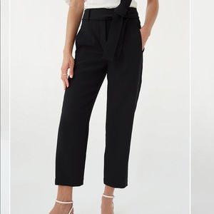 Aritzia Wilfred tie front pants in black. Size 00